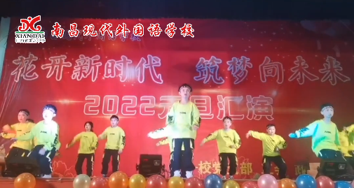 beat365中国唯一官网：五年级同学们带来活力四射的舞动心飞！